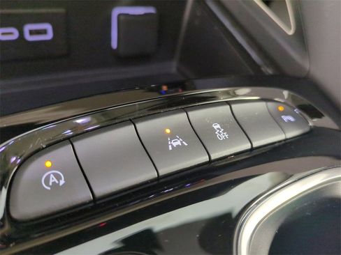 Used 2023 Buick Envision Preferred image 26