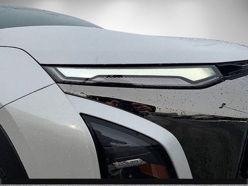 Used 2025 Chevrolet Equinox ACTIV image 10