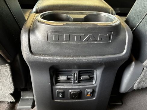 Used 2017 Nissan Titan PRO-4X w/ Pro-4x Convenience Package AWD/4WD image 17