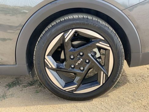 Used 2025 Kia K4 EX image 31