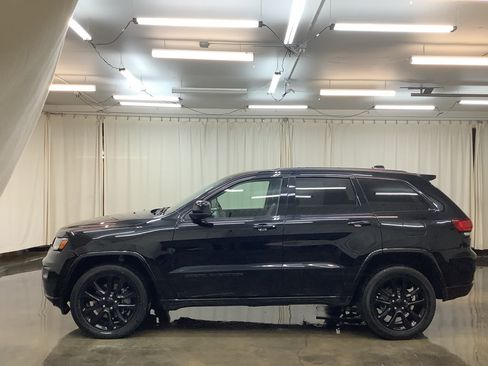 Used 2021 Jeep Grand Cherokee Laredo X AWD/4WD image 10