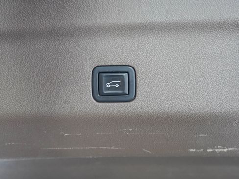 Used 2023 GMC Yukon Denali AWD/4WD image 11
