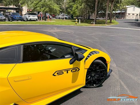 Used 2022 Lamborghini Huracan STO RWD image 54