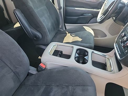 Used 2016 Dodge Grand Caravan SXT image 49