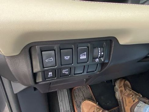 Used 2020 Subaru Ascent Touring AWD/4WD image 17