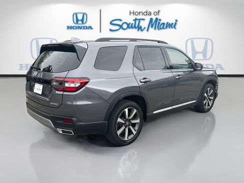Certified 2025 Honda Pilot Touring image 7
