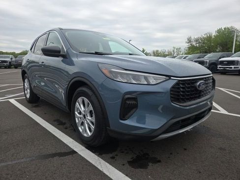 Used 2023 Ford Escape Active w/ Cold Weather Package FWD image 1