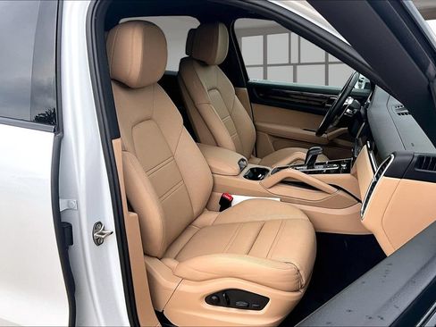 Used 2023 Porsche Cayenne AWD/4WD image 7