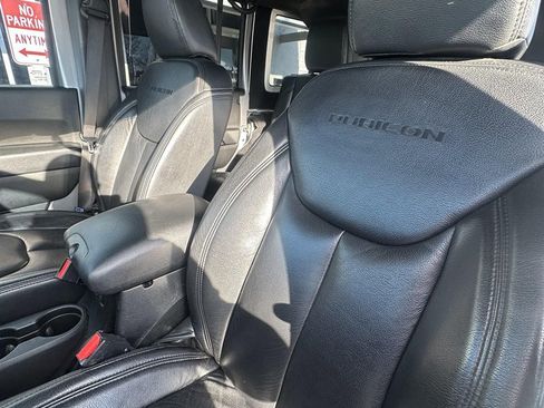 Used 2017 Jeep Wrangler Unlimited Rubicon w/ Connectivity Group image 8