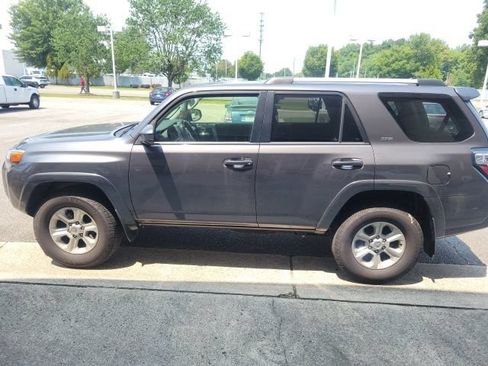 Used 2023 Toyota 4Runner SR5 AWD/4WD image 22