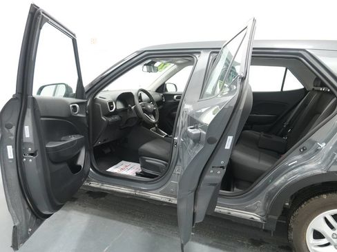 Used 2026 Hyundai Venue SE FWD image 17