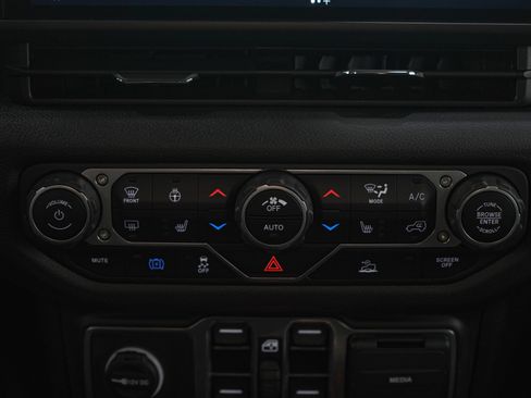 Used 2024 Jeep Wrangler Unlimited AWD/4WD image 18