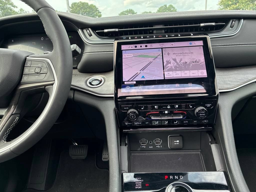 New 2024 Jeep Grand Cherokee Limited 4xe w/ Luxury Tech Group II AWD/4WD image 18
