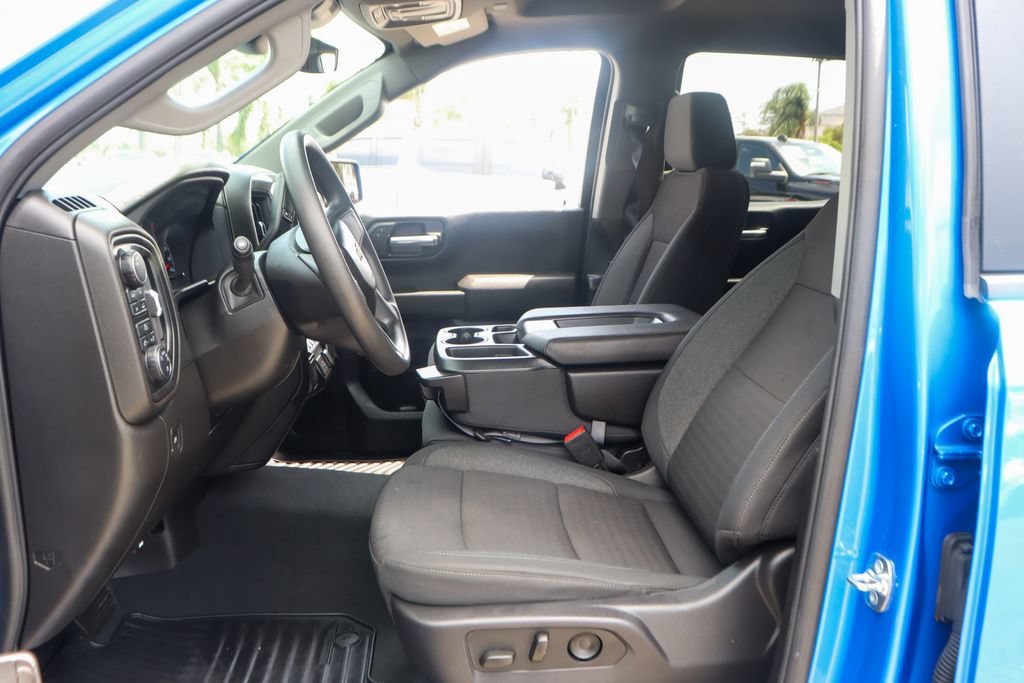 Used 2025 Chevrolet Silverado 1500 Custom w/ Turbomax Blackout Package AWD/4WD image 17