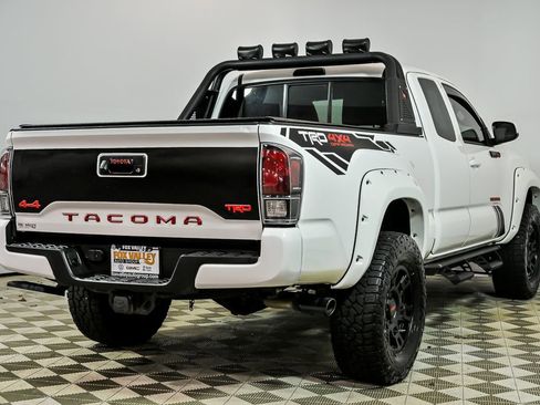 Used 2019 Toyota Tacoma SR5 AWD/4WD image 8