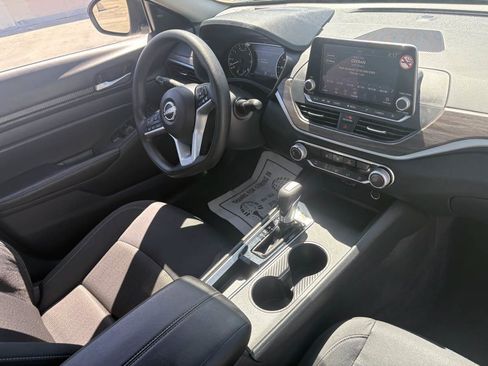 Used 2025 Nissan Altima 2.5 SV FWD image 14