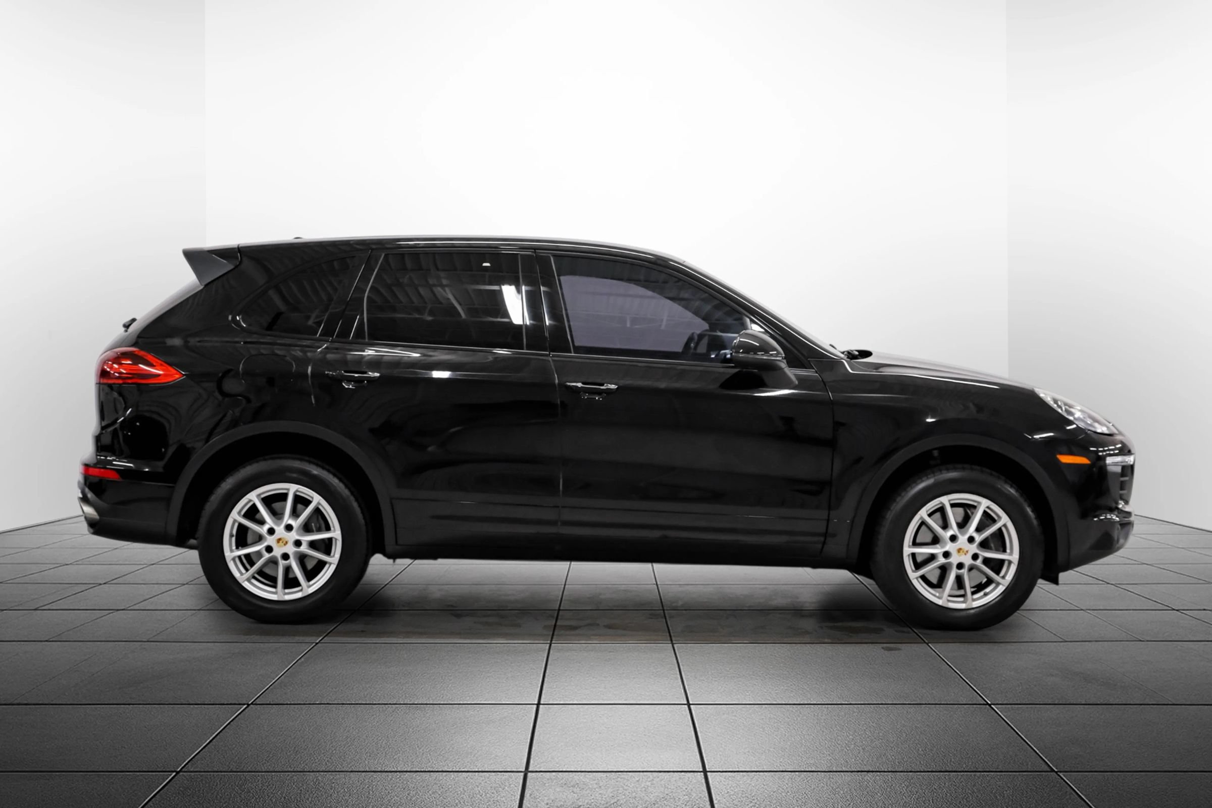 Used 2016 Porsche Cayenne AWD/4WD image 8