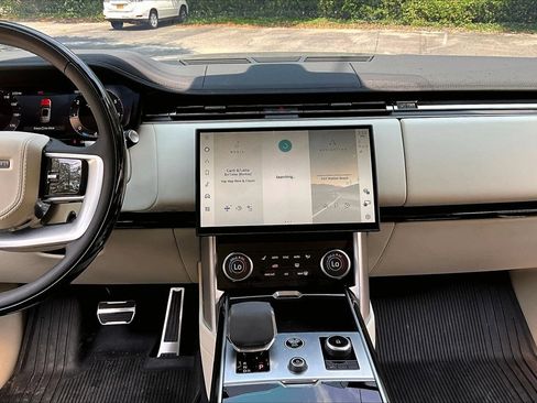 Used 2023 Land Rover Range Rover SE AWD/4WD image 9
