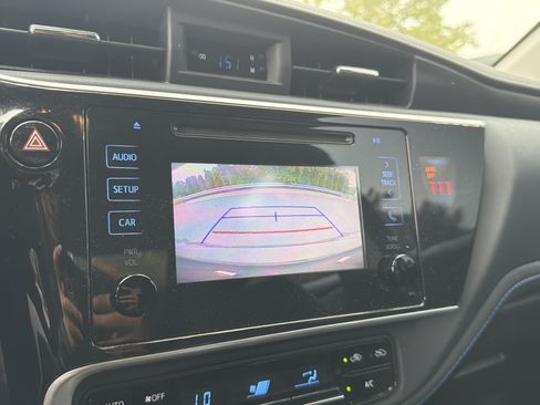 Used 2018 Toyota Corolla SE FWD image 19