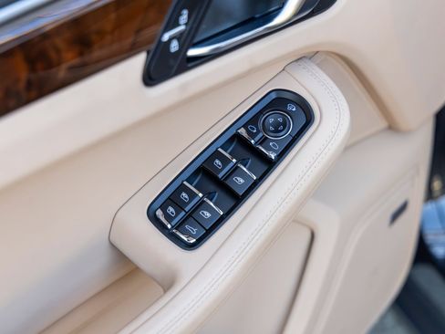 Certified 2023 Porsche Macan AWD/4WD image 27