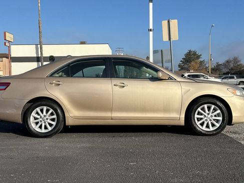 Used 2010 Toyota Camry XLE image 7