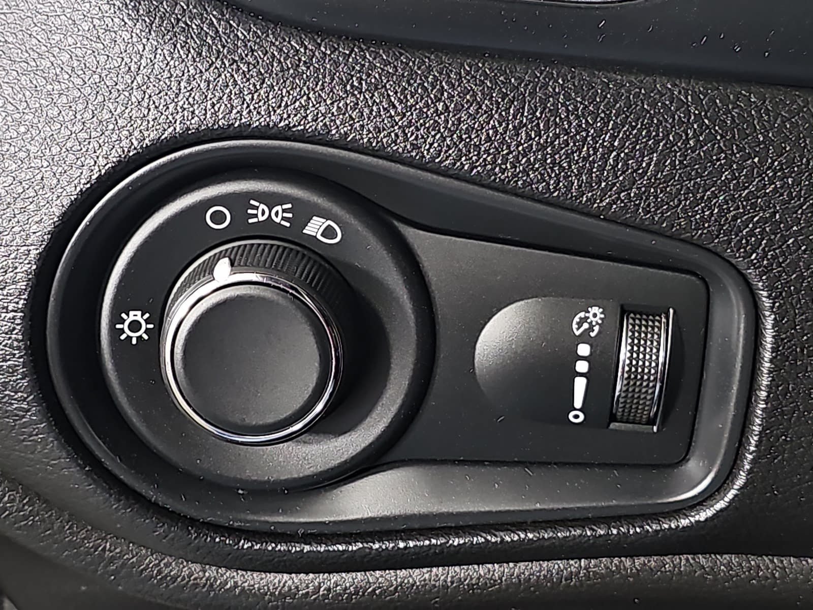 Used 2020 Jeep Renegade Sport w/ Sport Appearance Group AWD/4WD image 23