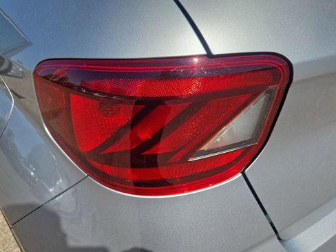 Used 2025 Hyundai Venue SE image 32