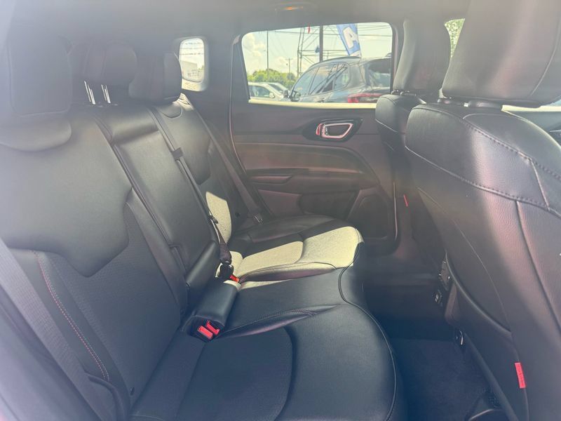 Used 2025 Jeep Compass Trailhawk AWD/4WD image 18