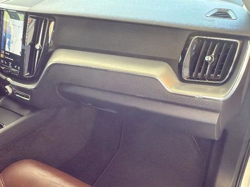 Used 2018 Volvo XC60 T5 Momentum w/ Vision Package image 29