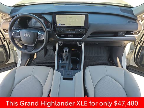 Used 2025 Toyota Grand Highlander AWD image 16