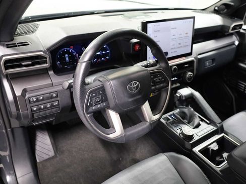 Used 2025 Toyota 4Runner TRD Off-Road Premium AWD/4WD image 4