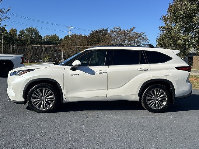Used 2021 Toyota Highlander Platinum FWD image 4