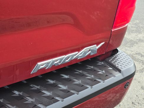 Used 2018 Nissan Titan PRO-4X w/ Pro-4x Convenience Package image 10