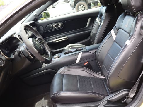 Used 2021 Ford Mustang Shelby GT500 w/ Technology Package RWD image 28