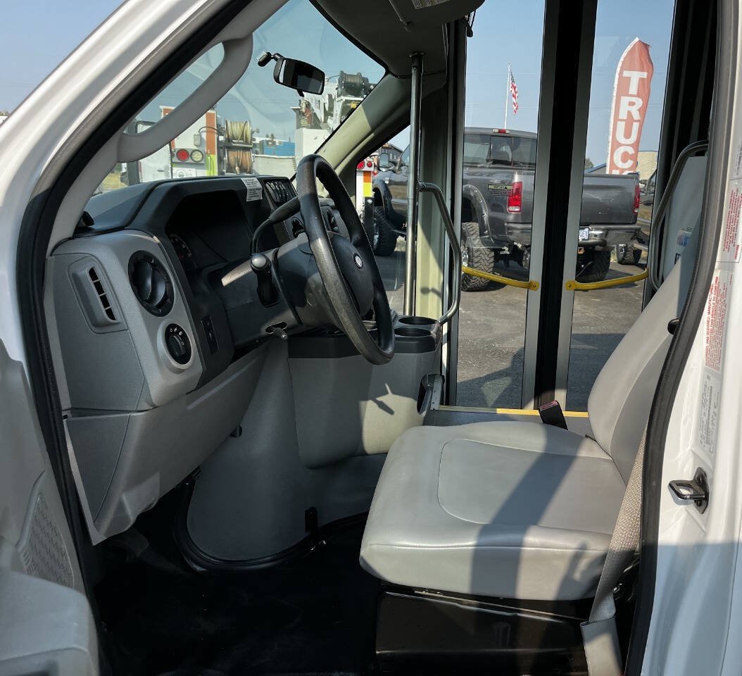 Used 2016 Ford E-450 and Econoline 450 Super Duty w/ Shuttle Bus Prep Package RWD image 10
