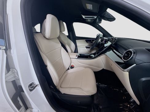 Used 2025 Mercedes-Benz GLC 350e 4MATIC image 29