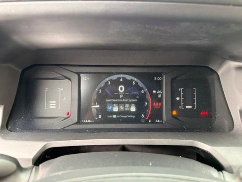Used 2025 Toyota Tacoma SR5 AWD/4WD image 9