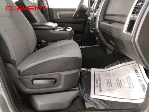 Used 2024 RAM 1500 Classic SLT AWD/4WD image 31