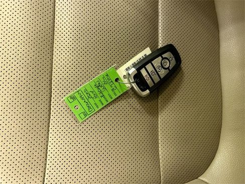 Used 2020 Ford Escape Titanium image 12