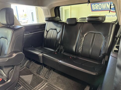 Used 2019 Ford Expedition Platinum AWD/4WD image 27