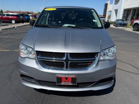 Used 2018 Dodge Grand Caravan SE w/ UConnect Hands-Free Group FWD image 2