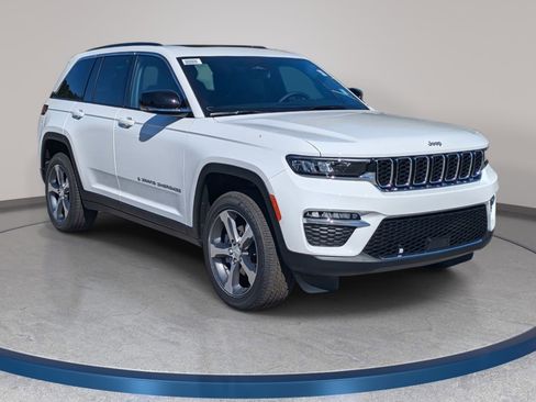 New 2025 Jeep Grand Cherokee Limited w/ Trailer Tow Package AWD/4WD image 3