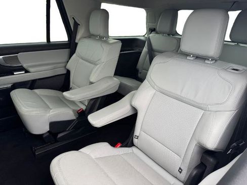 Certified 2025 Ford Expedition Platinum AWD/4WD image 13