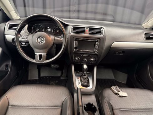 Used 2013 Volkswagen Jetta SE FWD image 16