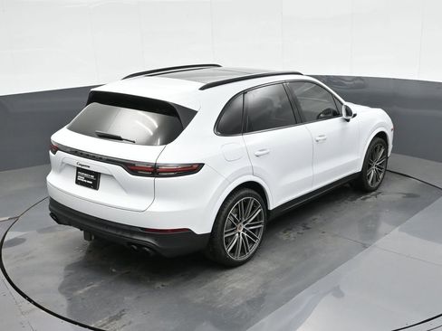 Certified 2023 Porsche Cayenne Platinum Edition AWD/4WD image 30