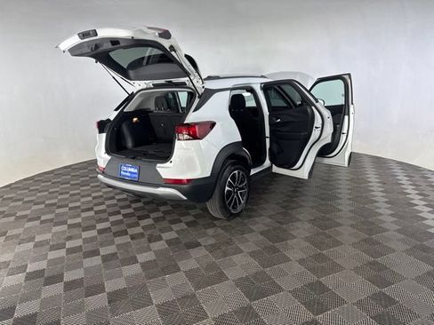 Used 2025 Chevrolet TrailBlazer LT AWD/4WD image 15