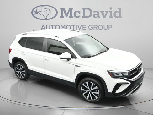 Used 2023 Volkswagen Taos SE FWD image 32