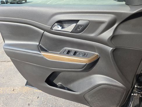 Used 2021 GMC Acadia SLE image 14