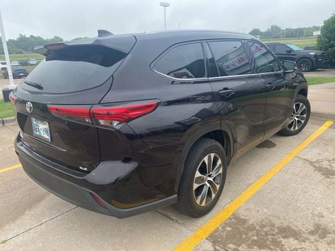 Used 2022 Toyota Highlander XLE FWD image 7