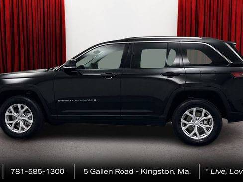 Used 2022 Jeep Grand Cherokee Limited w/ Luxury Tech Group II AWD/4WD image 8